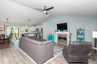 5805 Pine Ct in Johnston, IA - Building Photo - Building Photo