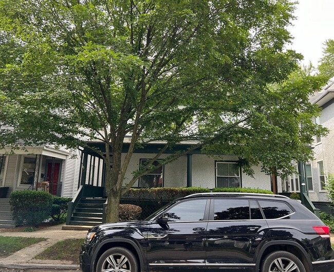 1110 Foster St in Evanston, IL - Building Photo - Building Photo