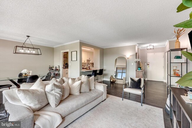 property at 5500 Holmes Run Pkwy