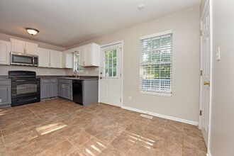 54 Poplar Rd in Commerce, GA - Building Photo - Building Photo