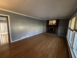 4800 Famous Way in Louisville, KY - Building Photo - Building Photo