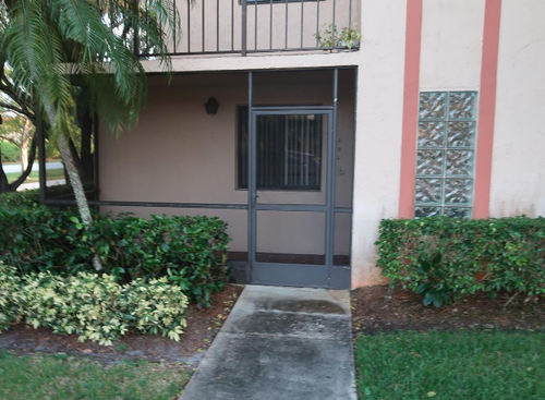 359 Lakeview Dr in Weston, FL - Building Photo