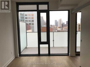 25 Richmond St E in Toronto, ON - Building Photo - Building Photo