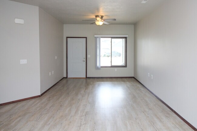 1005 Tanner Ct in Tea, SD - Foto de edificio - Building Photo