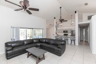 7201 Forestedge Ct in New Port Richey, FL - Building Photo - Building Photo
