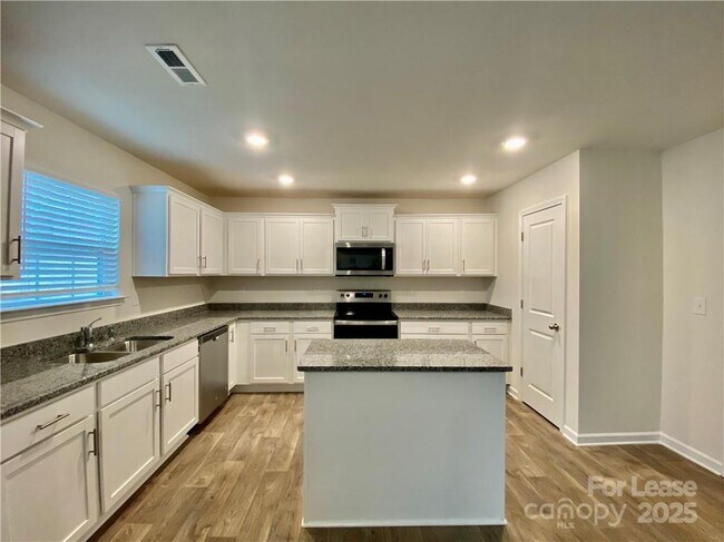 3163 Winesap Dr in Dallas, NC - Building Photo - Building Photo