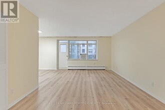 825 Kennedy Rd in Toronto, ON - Building Photo - Building Photo