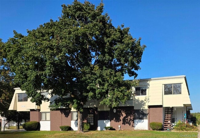 1506 Cortland Dr in Newburgh, NY - Building Photo - Building Photo
