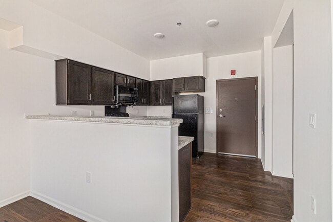 7850 East Jefferson in Detroit, MI - Building Photo - Building Photo