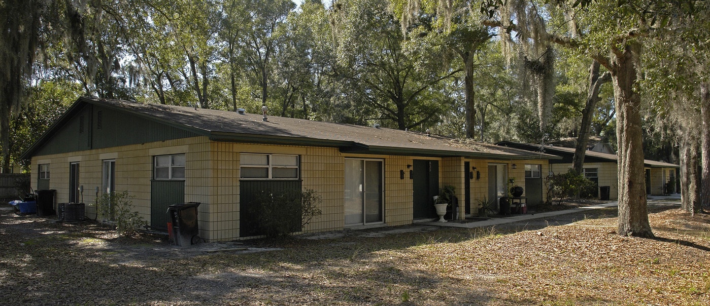 823 NE 4th Ave in Gainesville, FL - Foto de edificio