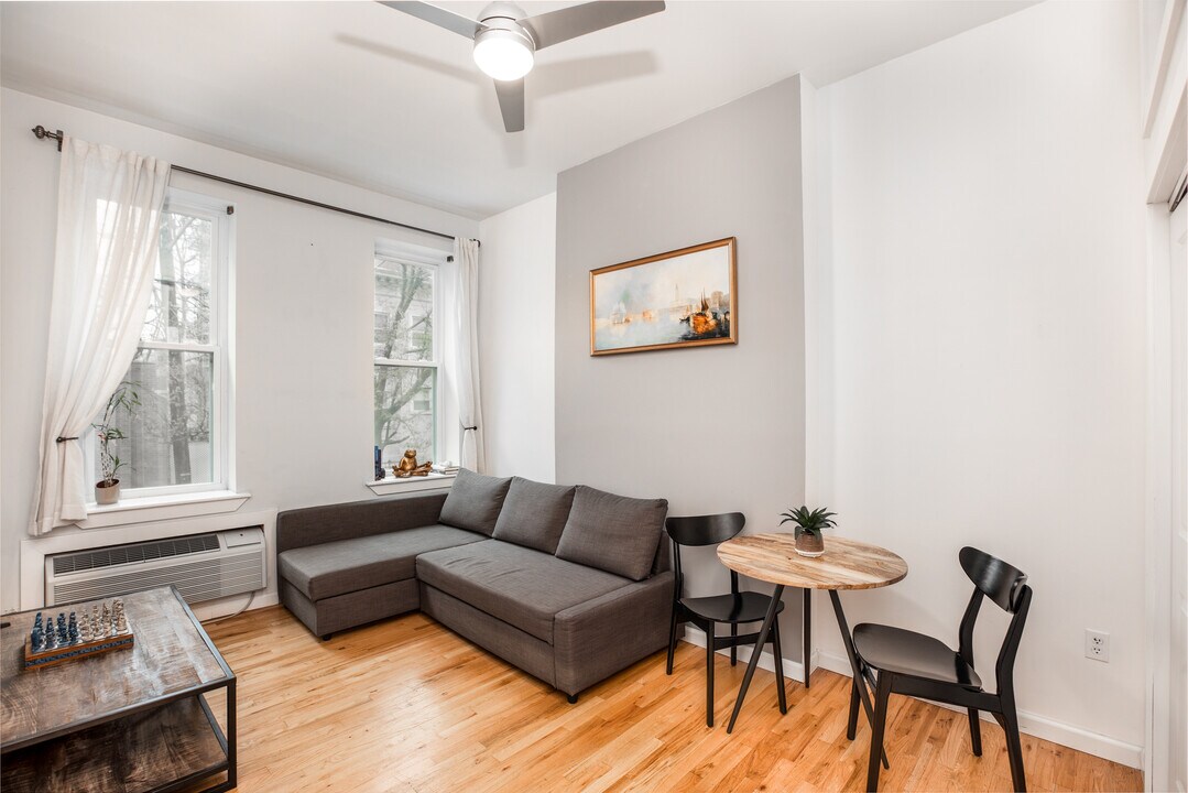 310 9th St in Hoboken, NJ - Building Photo