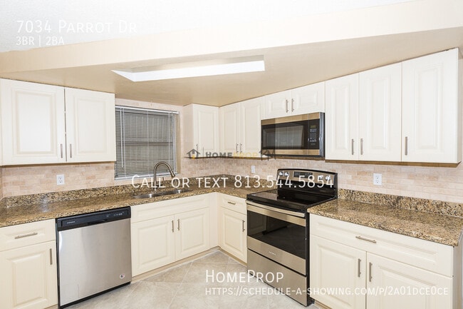 7034 Parrot Dr in Port Richey, FL - Building Photo - Building Photo