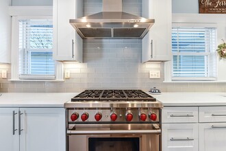 58 Metropolitan Ave, Unit 2 in Boston, MA - Building Photo - Building Photo