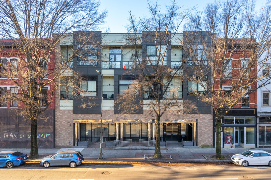 Atrium on Broad Apartments in Richmond, VA - Building Photo