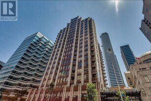 85 Bloor St E in Toronto, ON - Building Photo