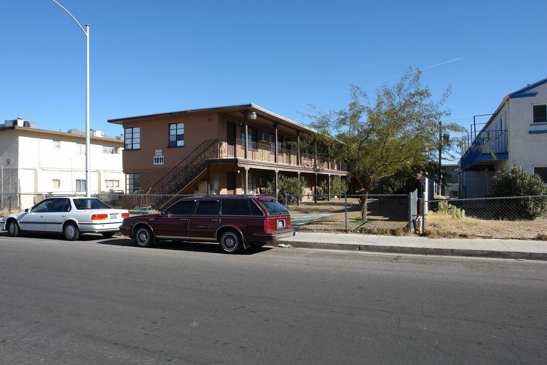 1811 Santa Paula Dr in Las Vegas, NV - Building Photo