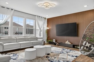 395 S Pointe Ave in South Elgin, IL - Building Photo - Building Photo