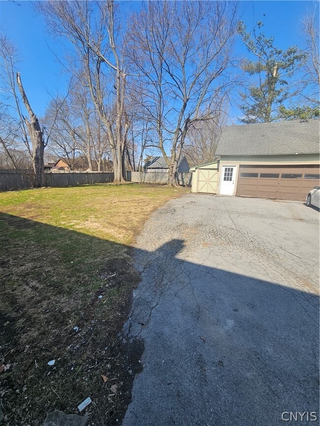 204 S Broad St in Sackets Harbor, NY - Building Photo - Building Photo