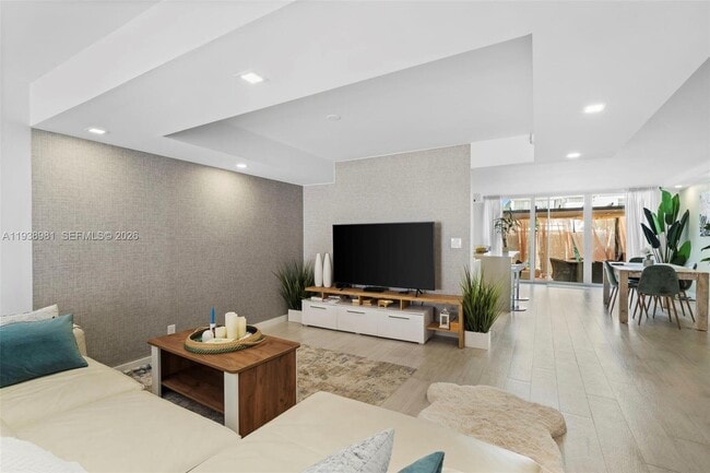 918 NE 26th Ave in Hallandale Beach, FL - Foto de edificio - Building Photo