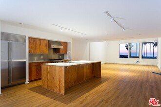 11 Brooks Ave in Los Angeles, CA - Building Photo - Building Photo