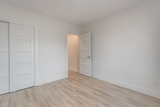 5915 Décarie in Montréal, QC - Building Photo - Building Photo