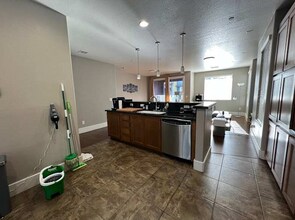 9050 W Tropicana Ave in Las Vegas, NV - Building Photo - Building Photo