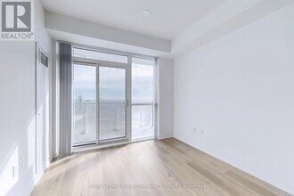 28 Interchange Wy in Vaughan, ON - Building Photo - Building Photo