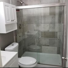 5636 Birchmont Dr in Houston, TX - Building Photo - Building Photo