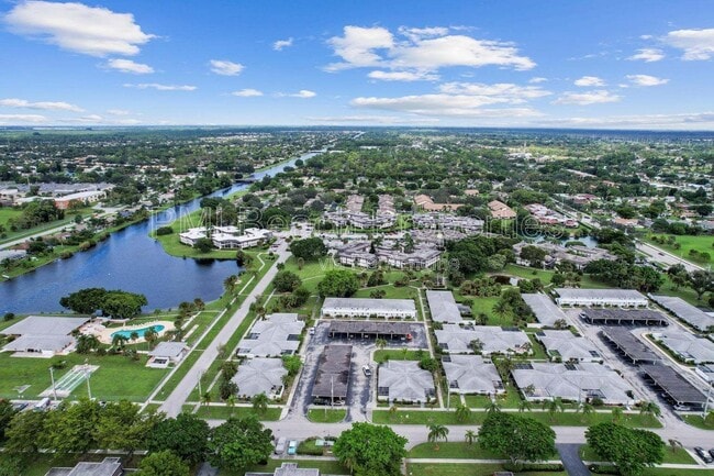 93 East Ct in Royal Palm Beach, FL - Building Photo - Building Photo