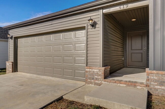 419 W Barcelona St in Republic, MO - Building Photo - Building Photo