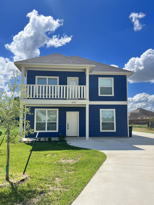 6987 Halter Loop in College Station, TX - Building Photo