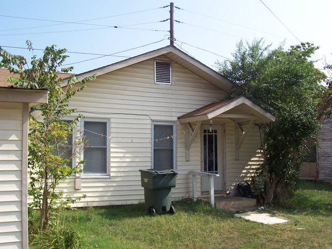 700 S College in Fayetteville, AR - Foto de edificio - Building Photo