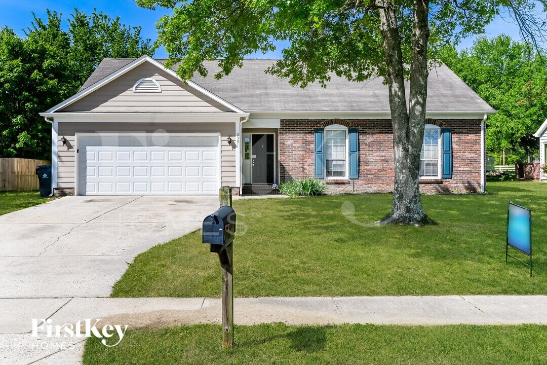 2501 Oak Leigh Dr in Charlotte, NC - Building Photo