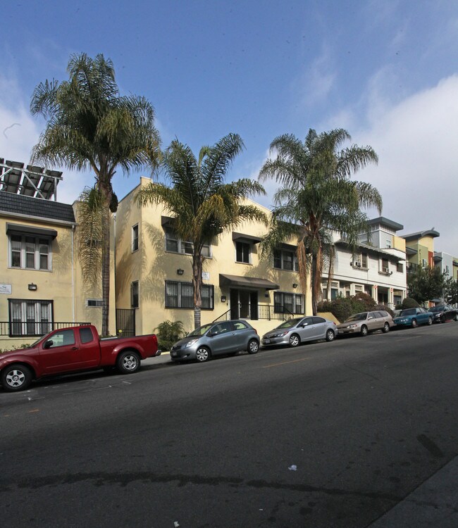 445 Lucas Ave in Los Angeles, CA - Foto de edificio - Building Photo