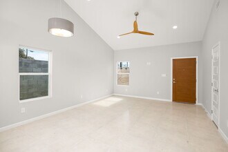 2700 Mockingbird Rd in Weslaco, TX - Foto de edificio - Building Photo