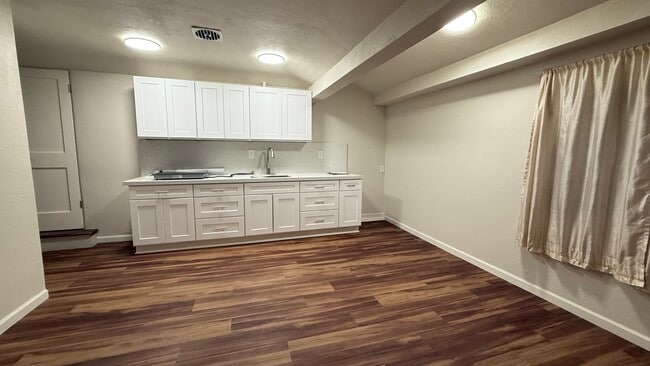 4400 N Lakewood Blvd, Unit 4400 AND A HALF