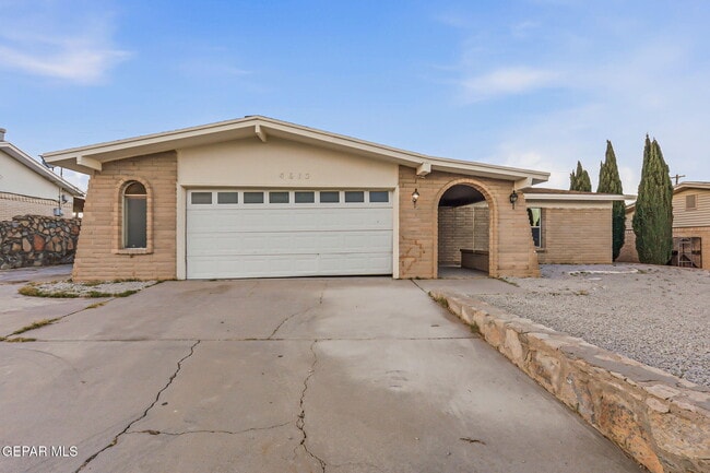 property at 4613 Sun Valley Dr