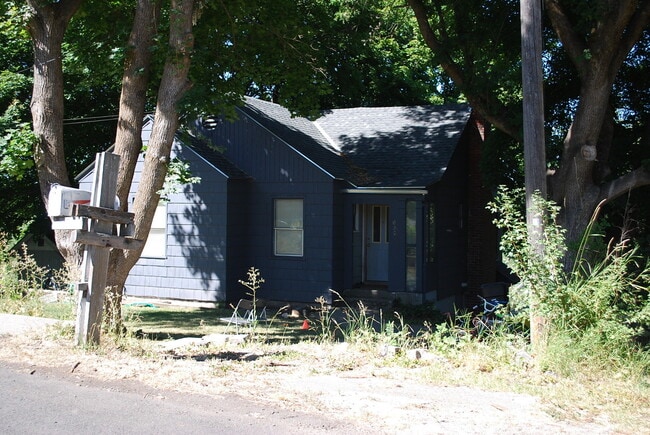 property at 630 SE Steptoe St
