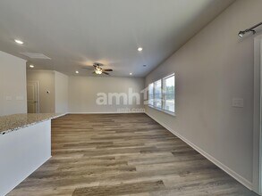 3984 Zepelin Wy in Roebuck, SC - Foto de edificio - Building Photo