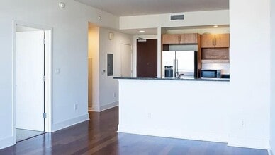 88 E San Fernando St in San Jose, CA - Building Photo - Building Photo