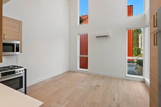 839 NW 54th St in Seattle, WA - Foto de edificio - Building Photo