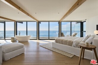 24548 Malibu Rd in Malibu, CA - Building Photo - Building Photo