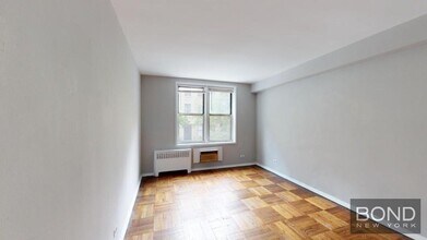 340 E 58th St in New York, NY - Building Photo - Building Photo