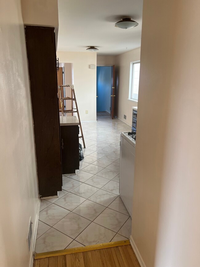 719 Bergen St, Unit 2 in Harrison, NJ - Foto de edificio - Building Photo