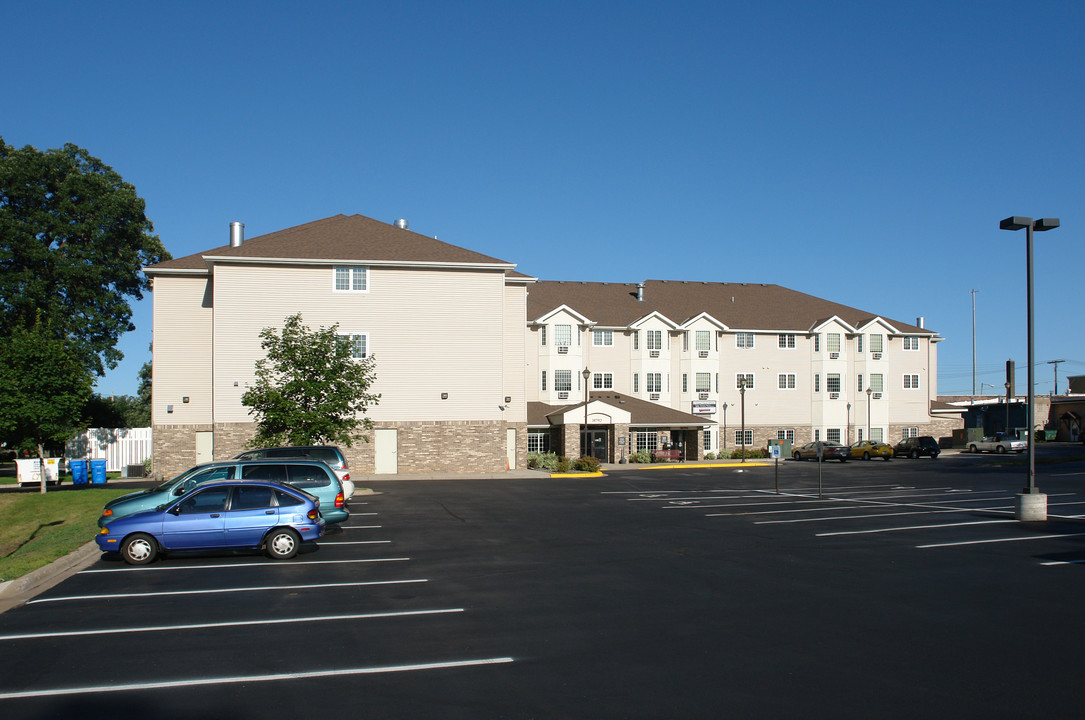 Uptown Maple Commons in North Branch, MN - Building Photo