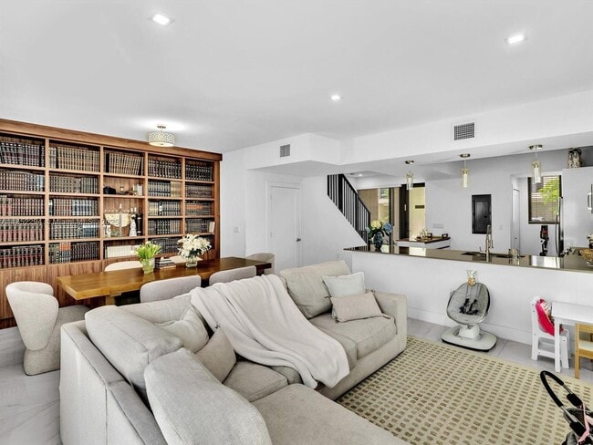 property at 4110 N Oak Pl