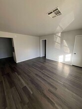 701 E Holman Ct in Midwest City, OK - Building Photo - Building Photo