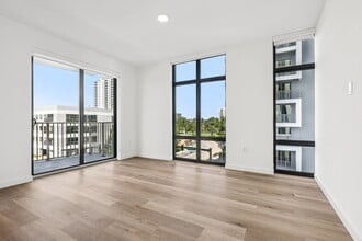 The Tropic in Hollywood, FL - Foto de edificio - Building Photo