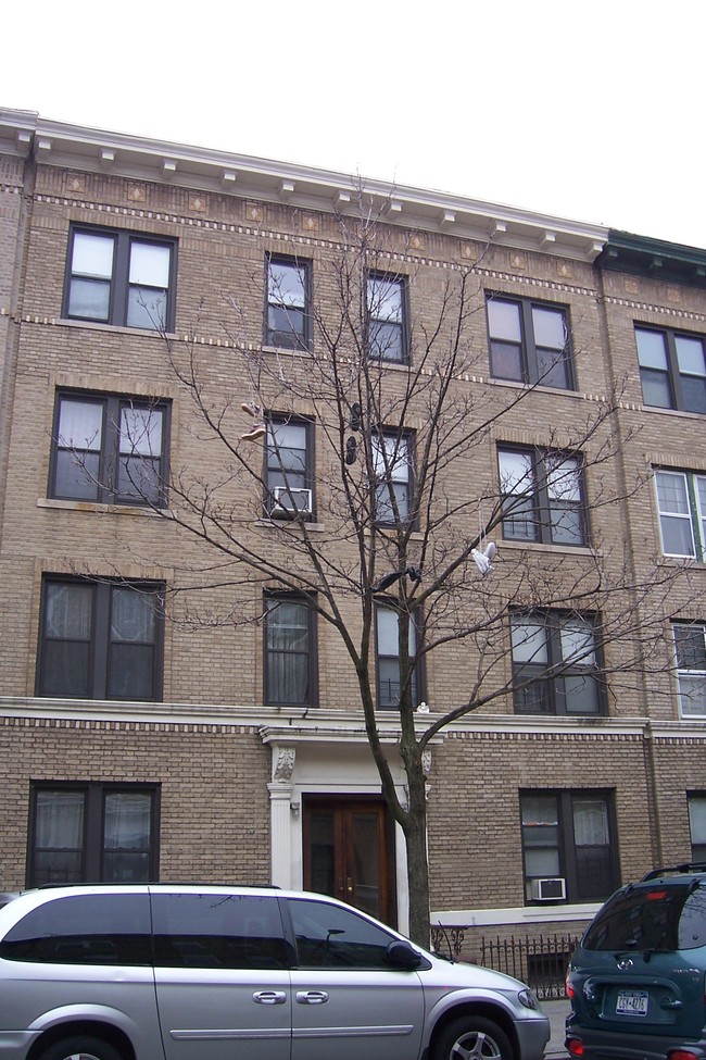 61-20 Woodbine St in Flushing, NY - Building Photo - Building Photo