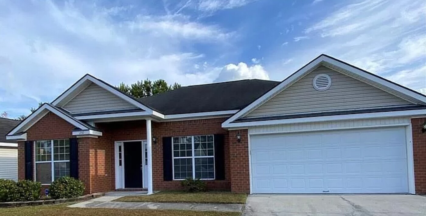 110 W Tahoe Dr in Savannah, GA - Building Photo
